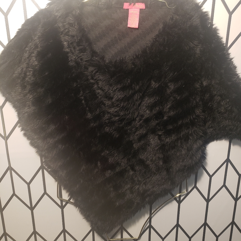 Fur Poncho - Picture 2 of 14